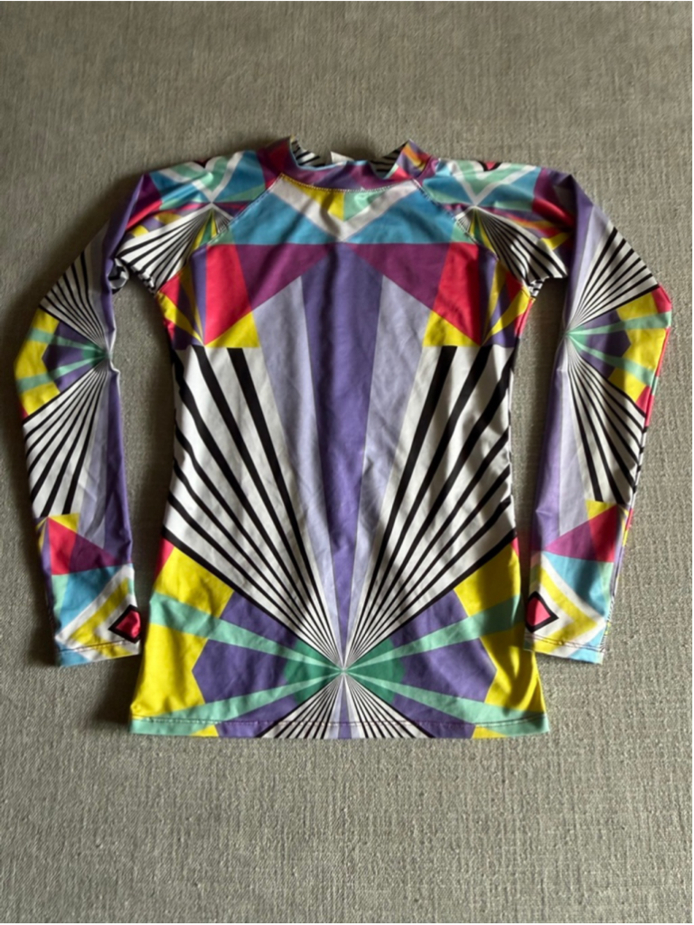 Agua Bendita vibrant colorful kaleidoscope long sleeve rash guard top medium